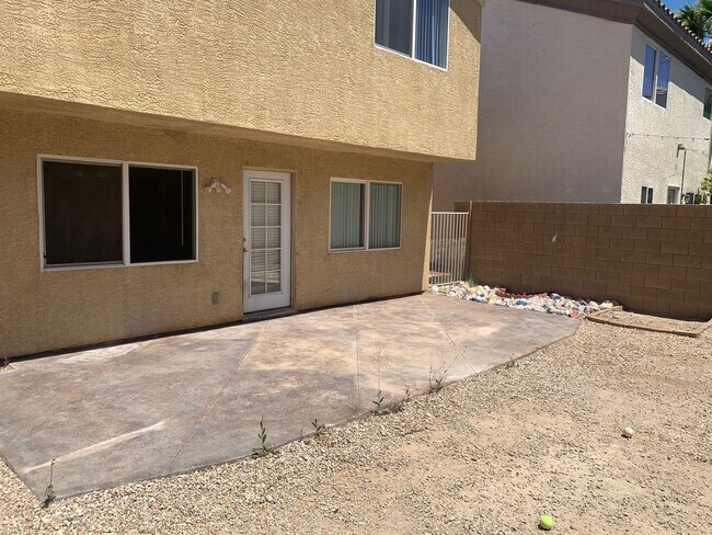 Building Photo - Beautiful Home - Guard Gated Golf Course C...