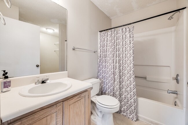 Building Photo - 118 Laurelwood Dr