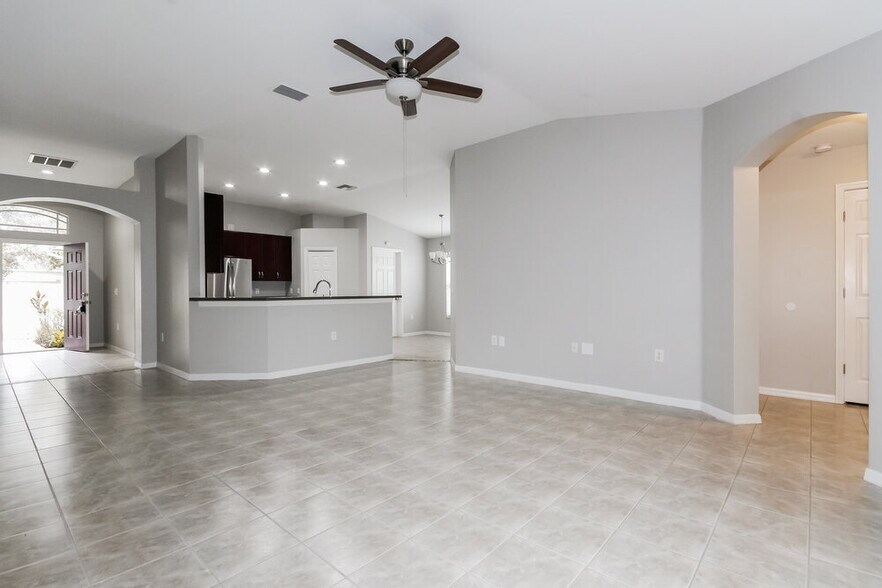 Building Photo - 423 Fern Gulley Dr