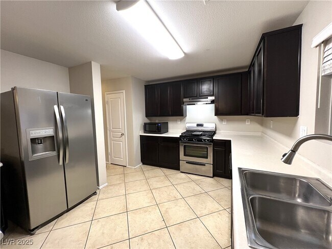 Building Photo - 9991 Pimera Alta St