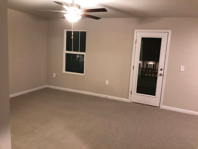 Building Photo - Modern 5 Bed | 3 Bath House in Cary