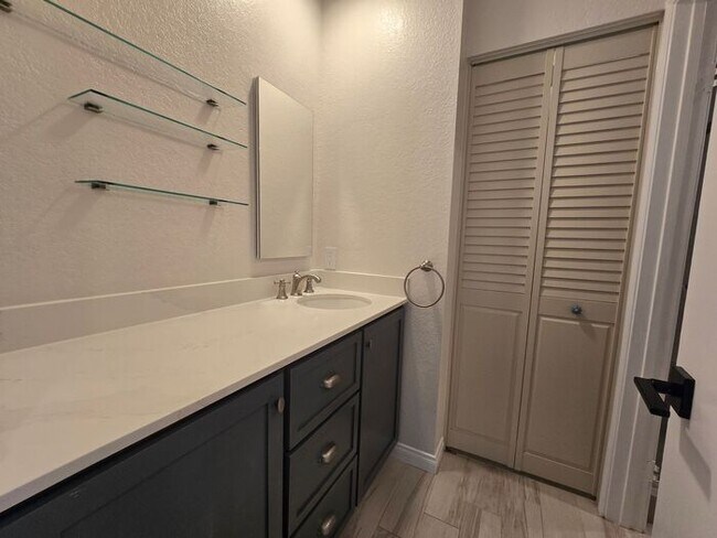 Building Photo - Private La Jolla Condo with Resort-Style Amenities Near UTC