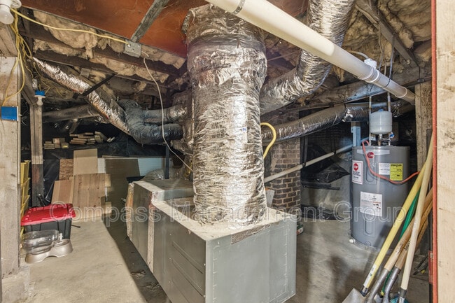 Building Photo - 3227 E 5th Ave