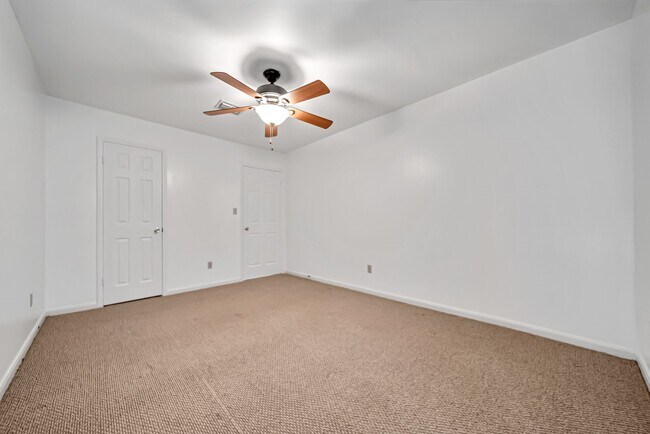 Building Photo - 10732 Briar Forest Dr