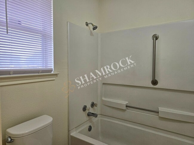 Building Photo - Cougar Ridge Duplex