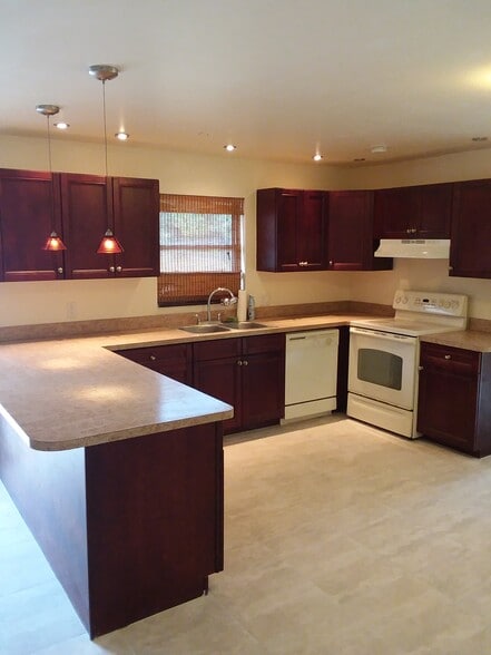 Plenty of cabinet space - 12126 Gibbs Rd