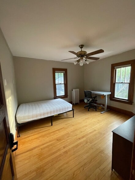 Bed room - 1010 S Forest Ave