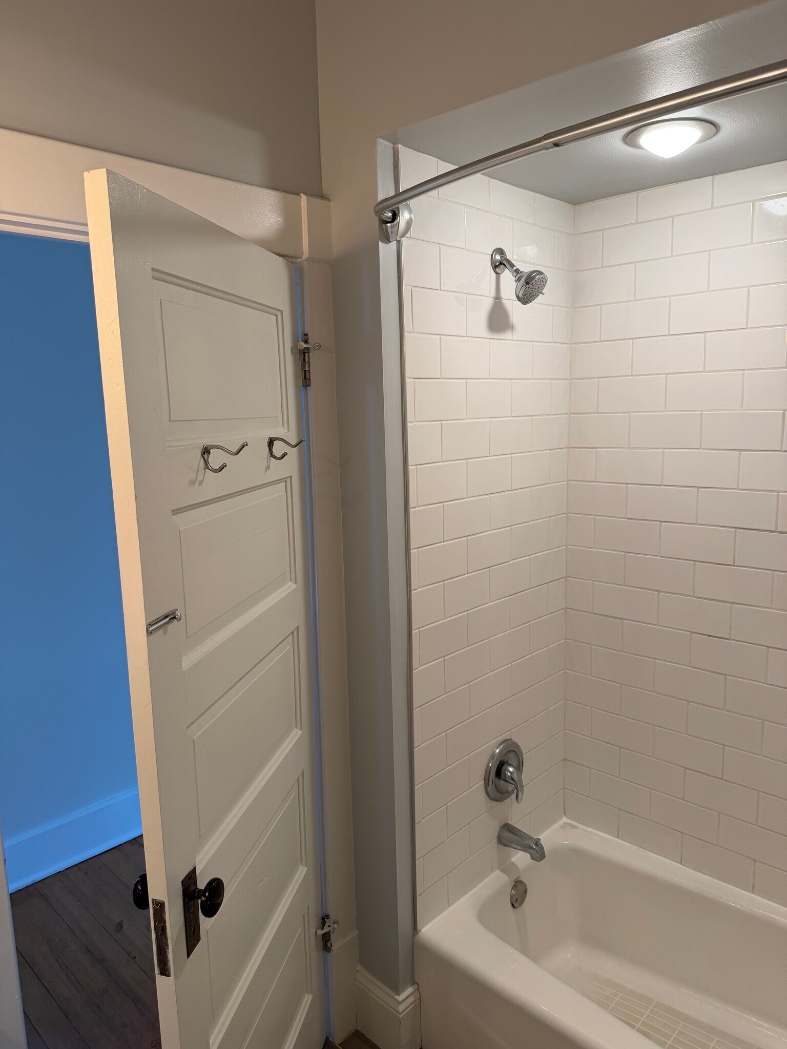 Building Photo - 404 W 1st Ave