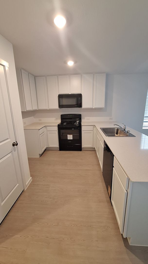 Building Photo - NEWLY BUILT 3 bedroom 2.5 Bath for rent