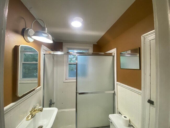 Building Photo - colonial5705