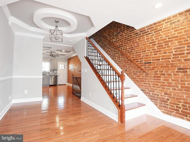 Building Photo - 2624 Llewelyn Ave