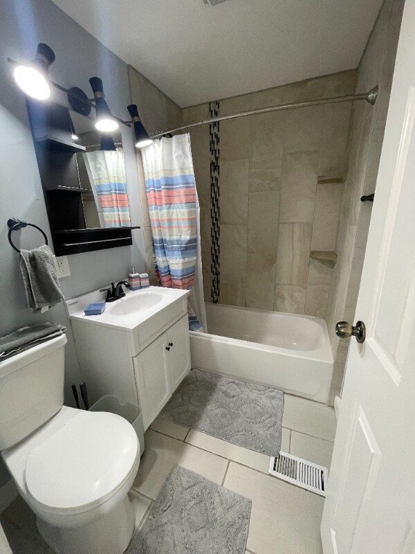 Building Photo - 232 N Randolph St