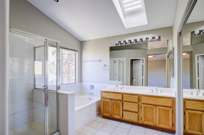 Building Photo - 4 Bedroom Home in Green Valley Ranch