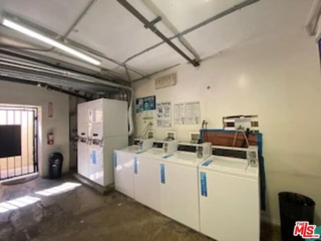 Building Photo - 814 S Hobart Blvd