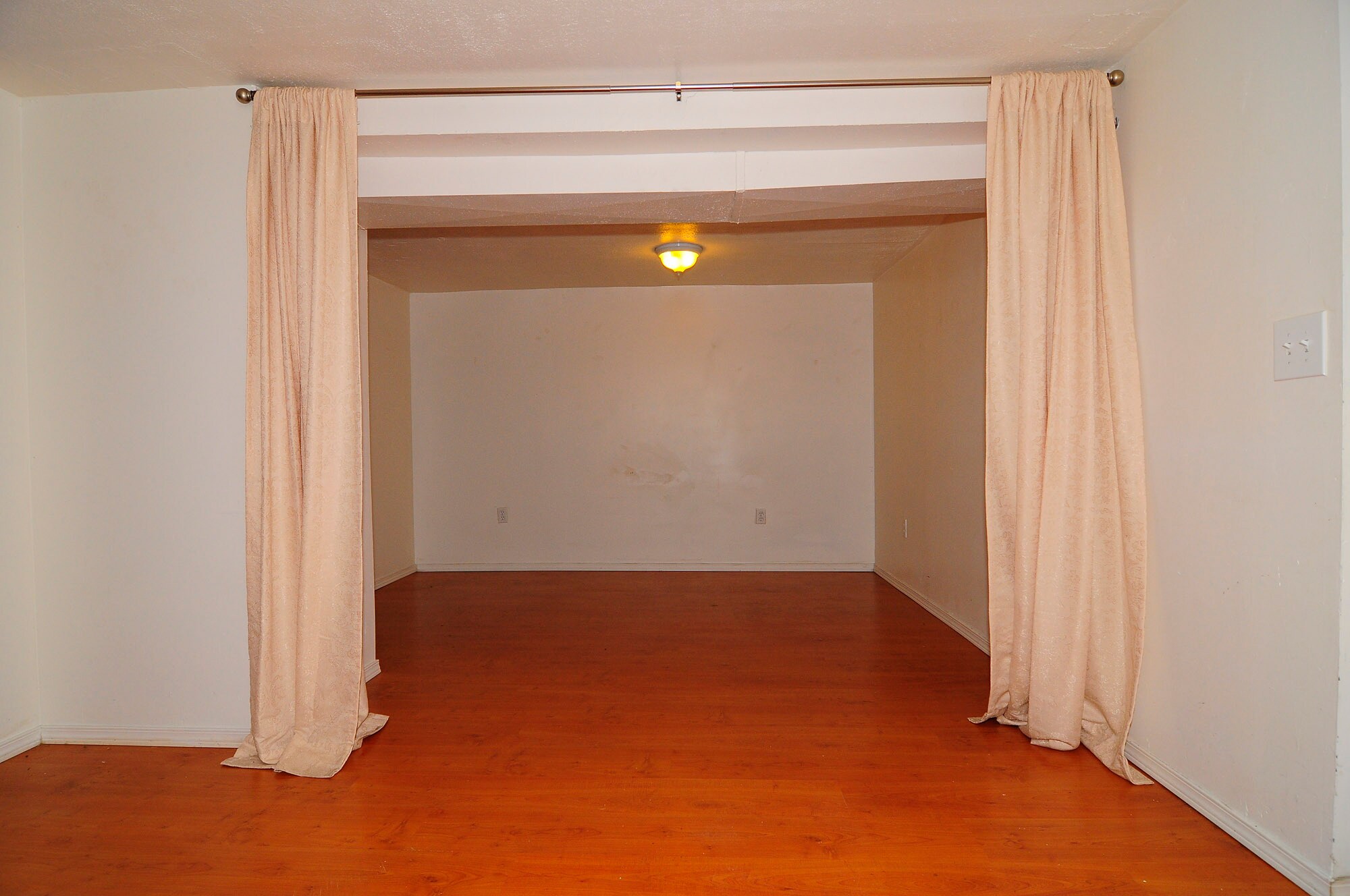 Building Photo - 809 S Summit Ave