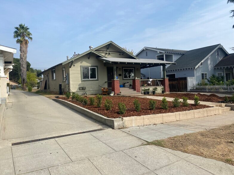 Primary Photo - 1284 N Sierra Bonita Ave