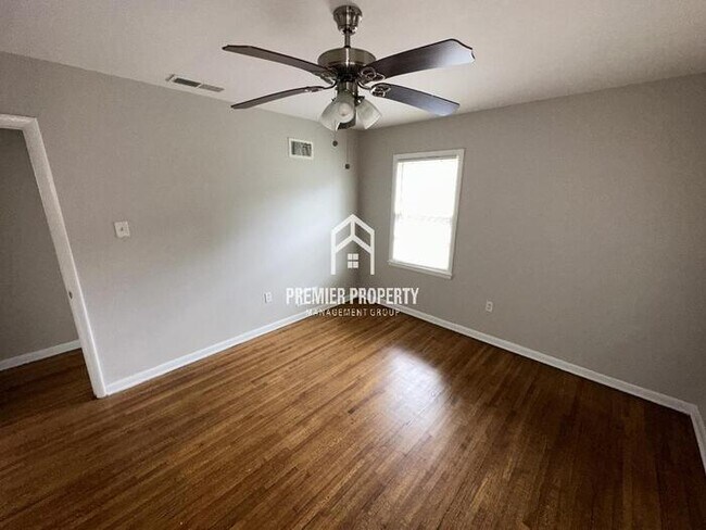 Building Photo - FIRST MONTHS RENT FREE!