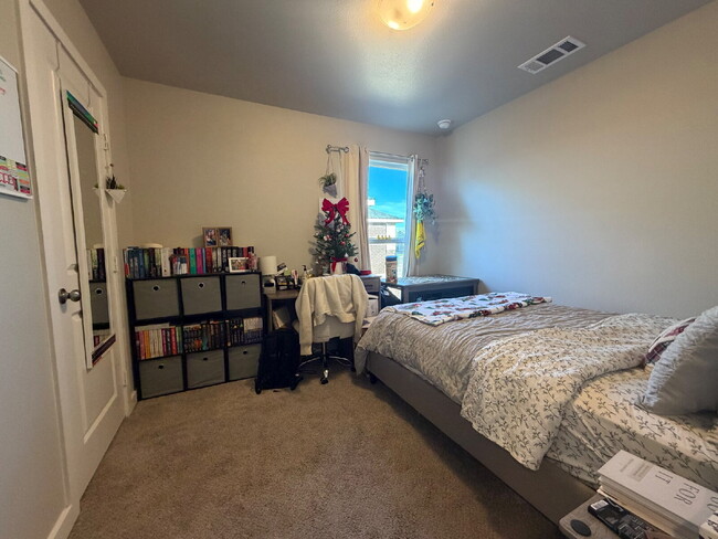 Building Photo - Charming 3-Bed, 2-Bath Retreat in Wolfforth