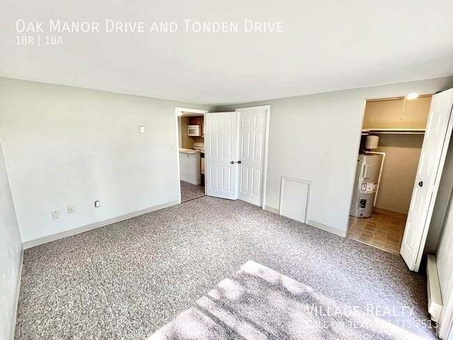 Building Photo - 204 Oak Manor Dr