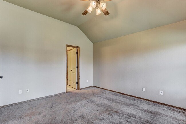 Building Photo - AVAILABLE 3-15-2020  FOR OCCUPANCY IN YUKON, MUSTANG SCHOOLS!