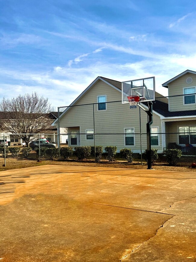 Building Photo - 11 Courtyard Way