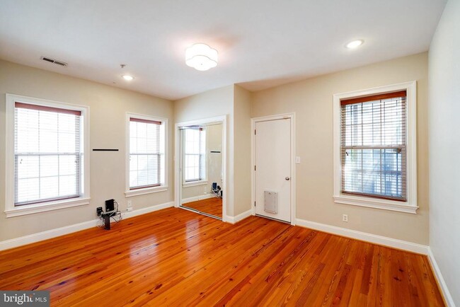 Building Photo - 1543 6th St NW