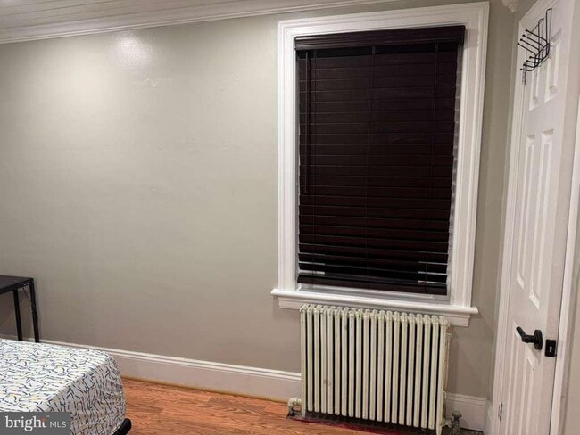 Building Photo - 725 W Mt Vernon St