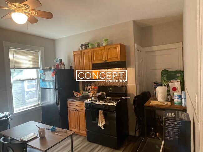 Building Photo - 65 Hillside St