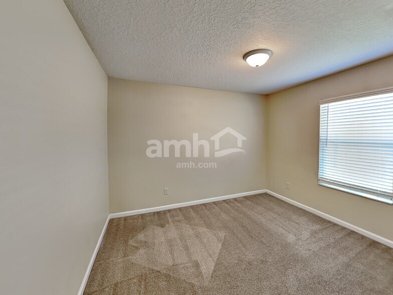 Building Photo - 1052 Deer Chase Dr