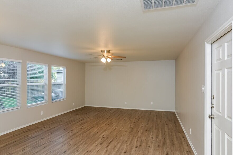 Building Photo - 10923 Rindle Ranch