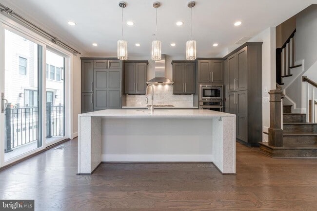 Building Photo - 1527 16th Rd N