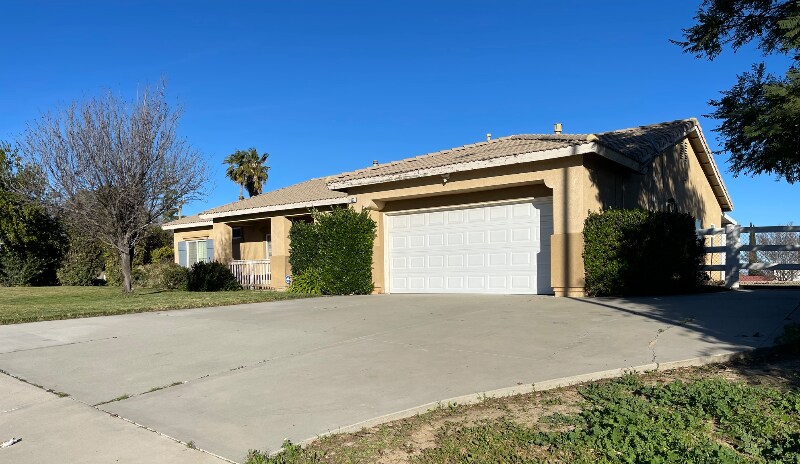 Building Photo - 1002 Calderon Wy