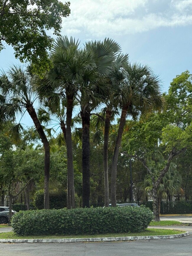 Building Photo - 8160 Geneva Ct