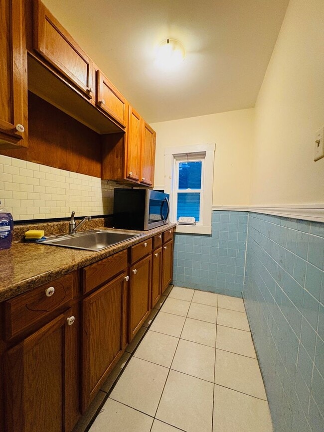 Building Photo - 58-60 Temple Street