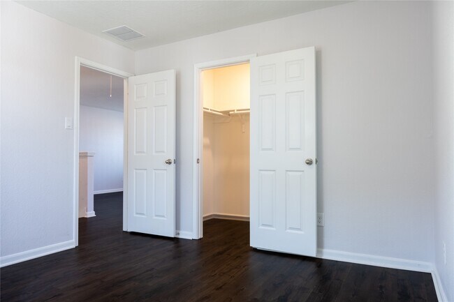 Building Photo - 623 Ash Mill Dr