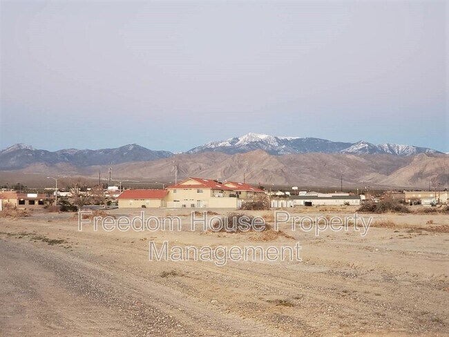 Building Photo - 2321 E Calvada Blvd