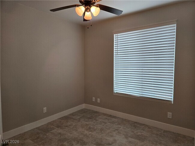 Building Photo - 993 White Glacier Ave