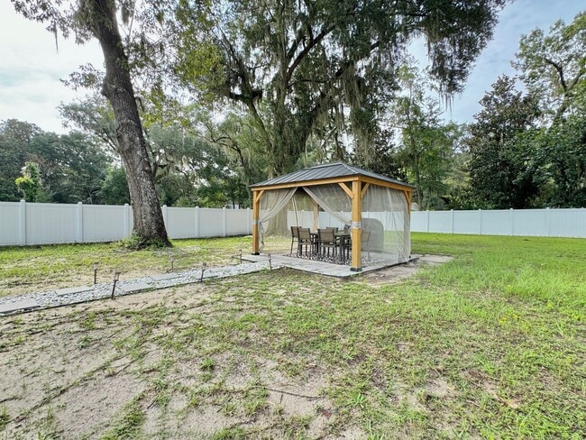 Building Photo - AVAILABLE OCTOBER 2025  [PET FRIENDLY]
