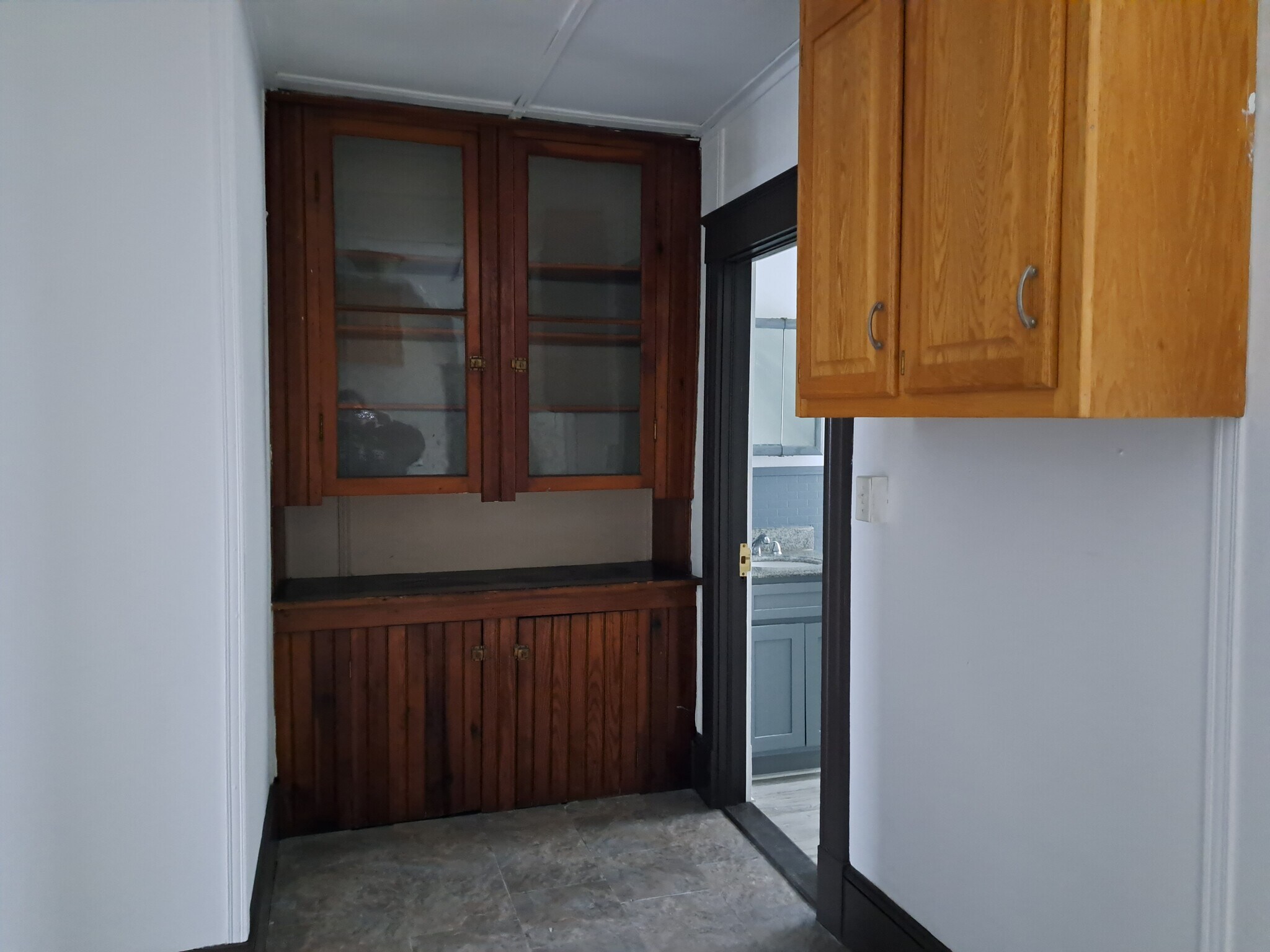 Building Photo - 261 Maple St