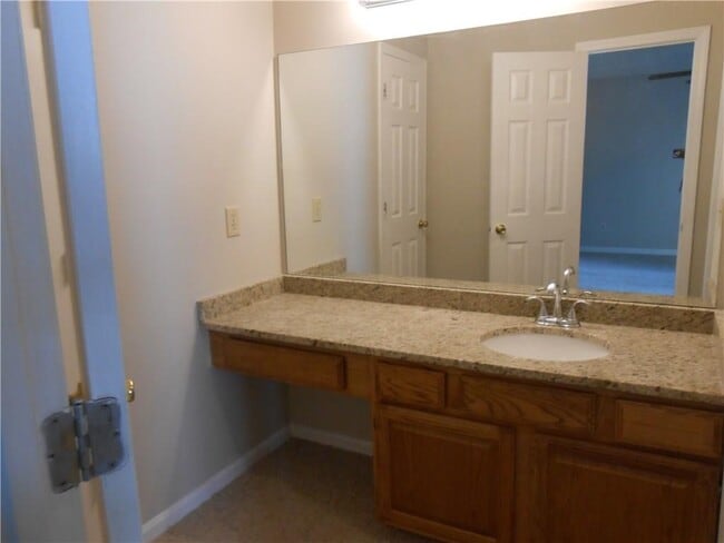 Building Photo - 1135 Country Club Pl