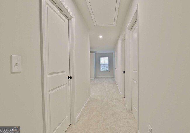 Building Photo - 504 Albertson Ave