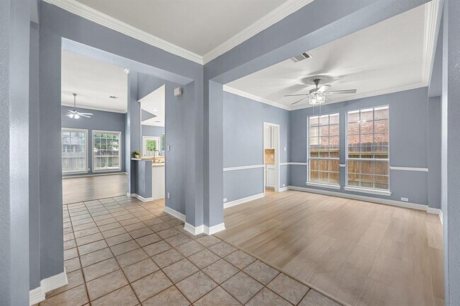 Building Photo - 15041 Calaveras Dr