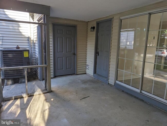 Building Photo - 830 Woodcrest Dr