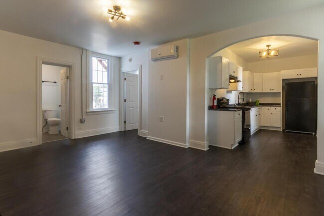 Building Photo - 713 Locust St