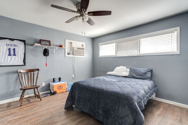 Building Photo - Rare find 5-bedroom 4-bathroom home near T...