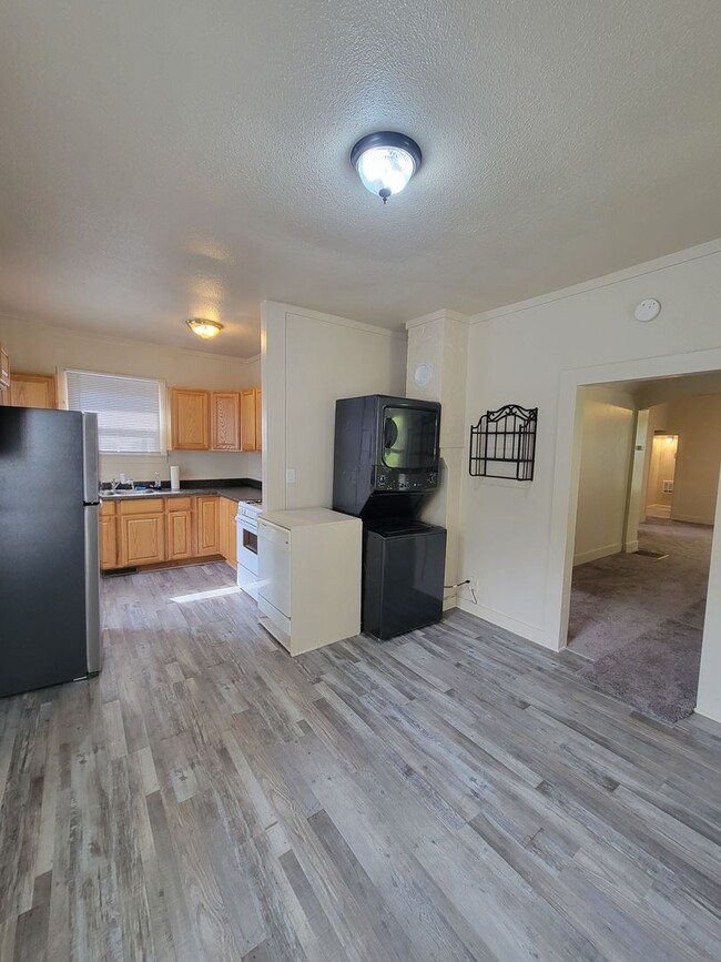 Building Photo - Sweet Two Bedroom Home Minutes from Downto...