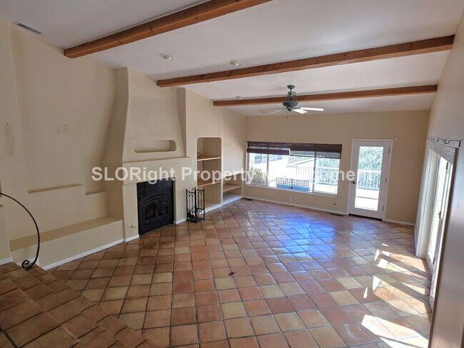 Building Photo - AVAILABLE NOW - 3 Bed/2.5 Bath Atascadero Home expansive property