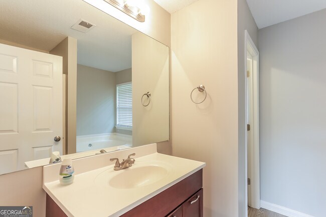 Building Photo - 4258 Ward Bluff Dr