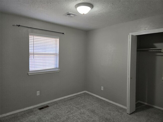 Building Photo - 4825 Eric Dr