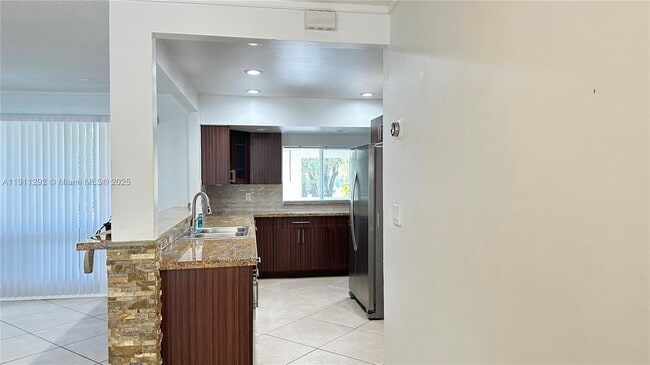 Building Photo - 4460 NE 13th Terrace